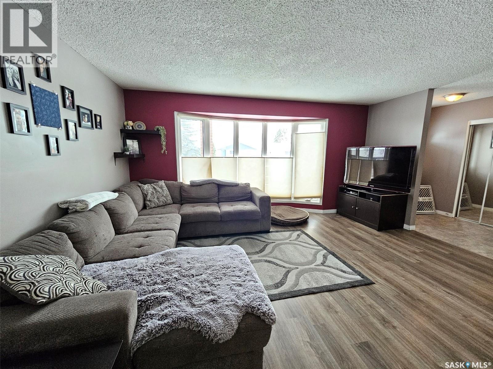 35 Mountain Drive, Carlyle, SK - Indoor Photo Showing Living Room