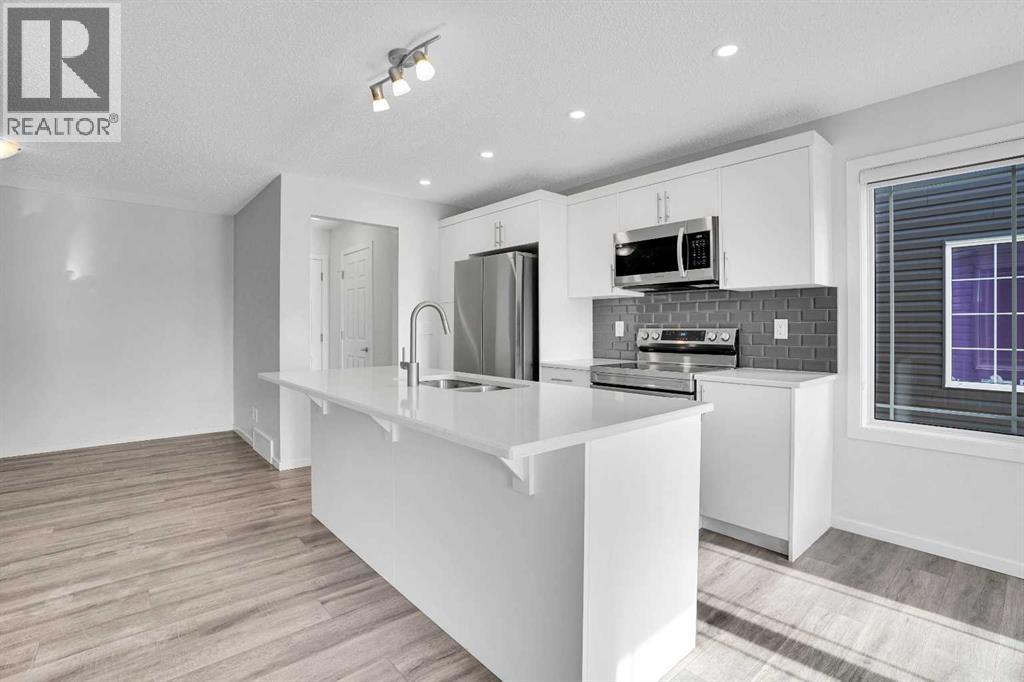 408 Windbury Link Sw, Airdrie, AB - Indoor Photo Showing Kitchen