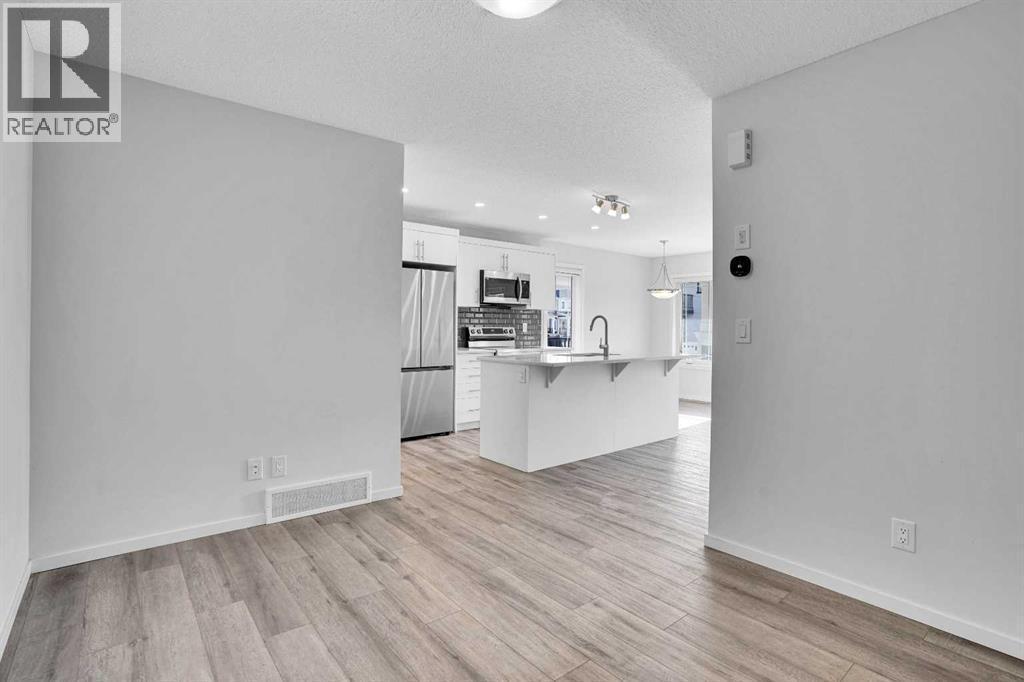 408 Windbury Link Sw, Airdrie, AB - Indoor Photo Showing Kitchen