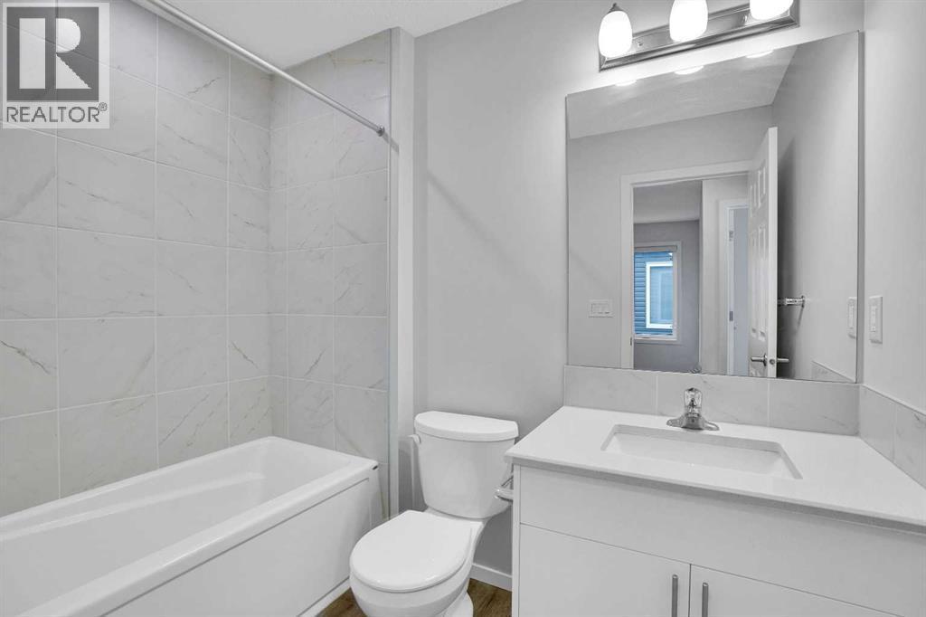 Main Bathroom - 408 Windbury Link Sw, Airdrie, AB - Indoor Photo Showing Bathroom