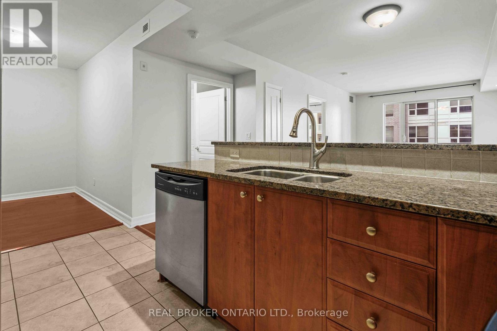 308 - 200 Besserer Street, Ottawa, ON - Indoor Photo Showing Kitchen With Double Sink