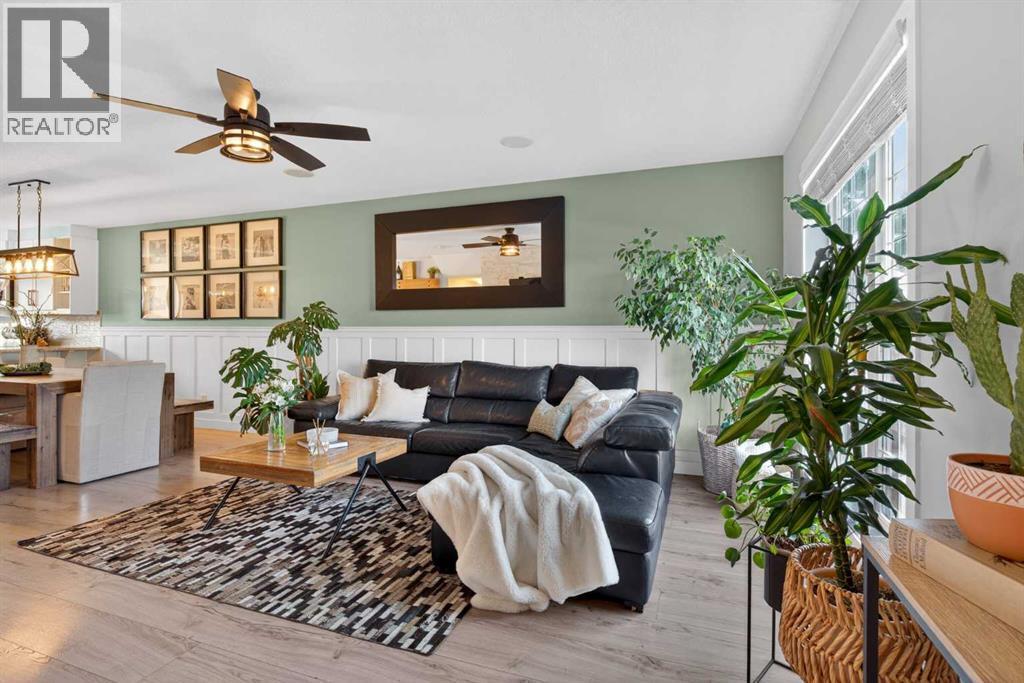 317 Legacy Boulevard Se, Calgary, AB - Indoor Photo Showing Living Room