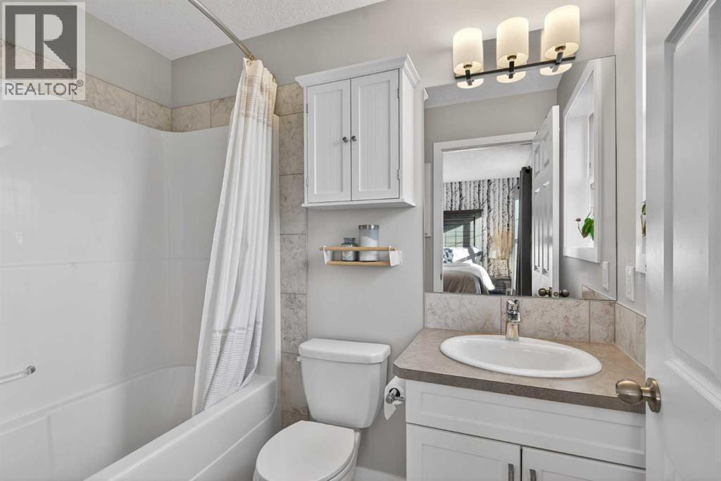 317 Legacy Boulevard Se, Calgary, AB - Indoor Photo Showing Bathroom