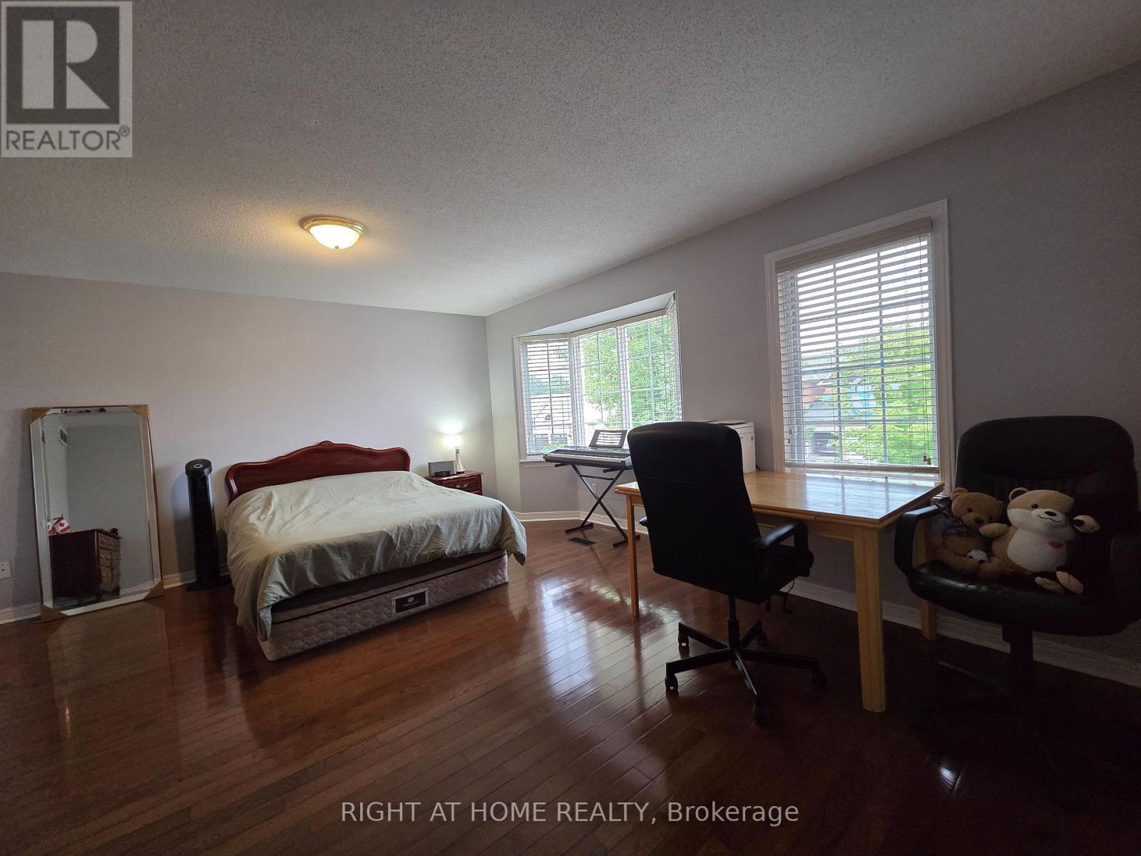 2nd Spacious bedroom with a Walk-in closet - 96 Maple Stand Way, Ottawa, ON - Indoor Photo Showing Bedroom