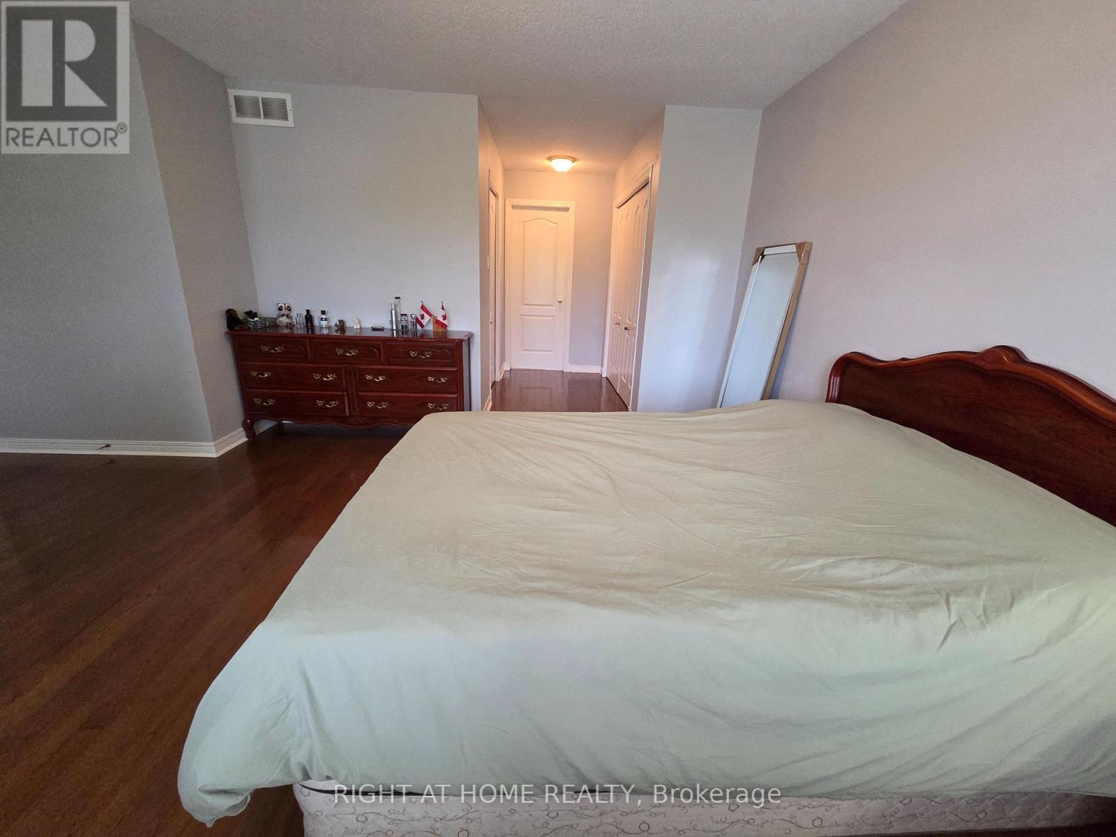 2nd Bedroom with access to Jack&Jill and 2 closets - 96 Maple Stand Way, Ottawa, ON - Indoor Photo Showing Bedroom