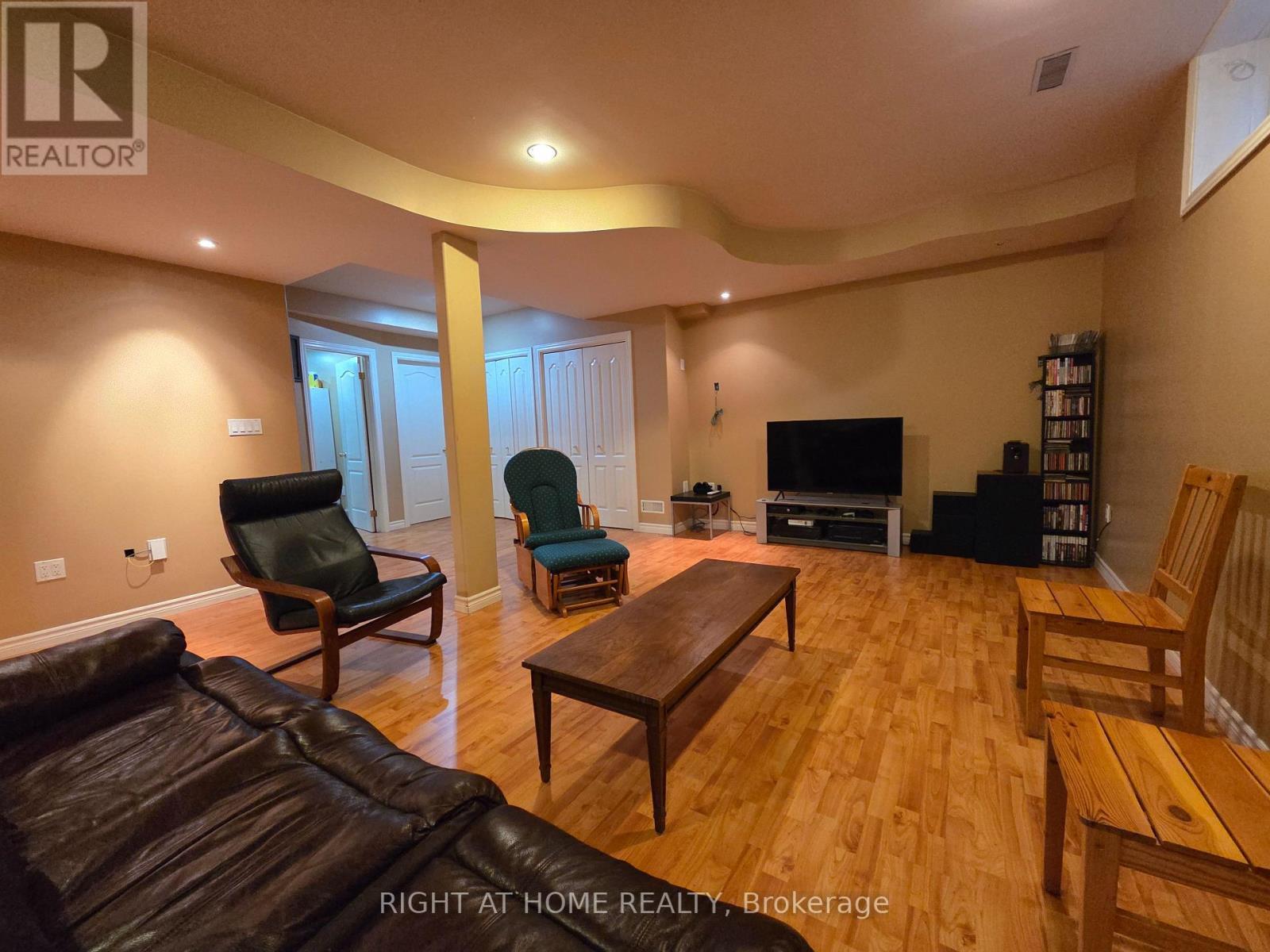96 Maple Stand Way, Ottawa, ON - Indoor Photo Showing Living Room