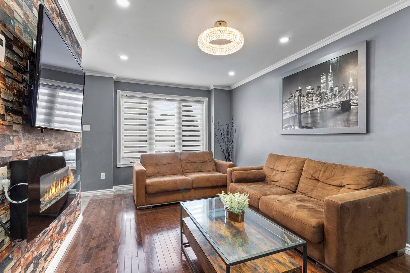 Salon - 471 Rue Imelda, Laval (Fabreville), QC - Indoor Photo Showing Living Room With Fireplace