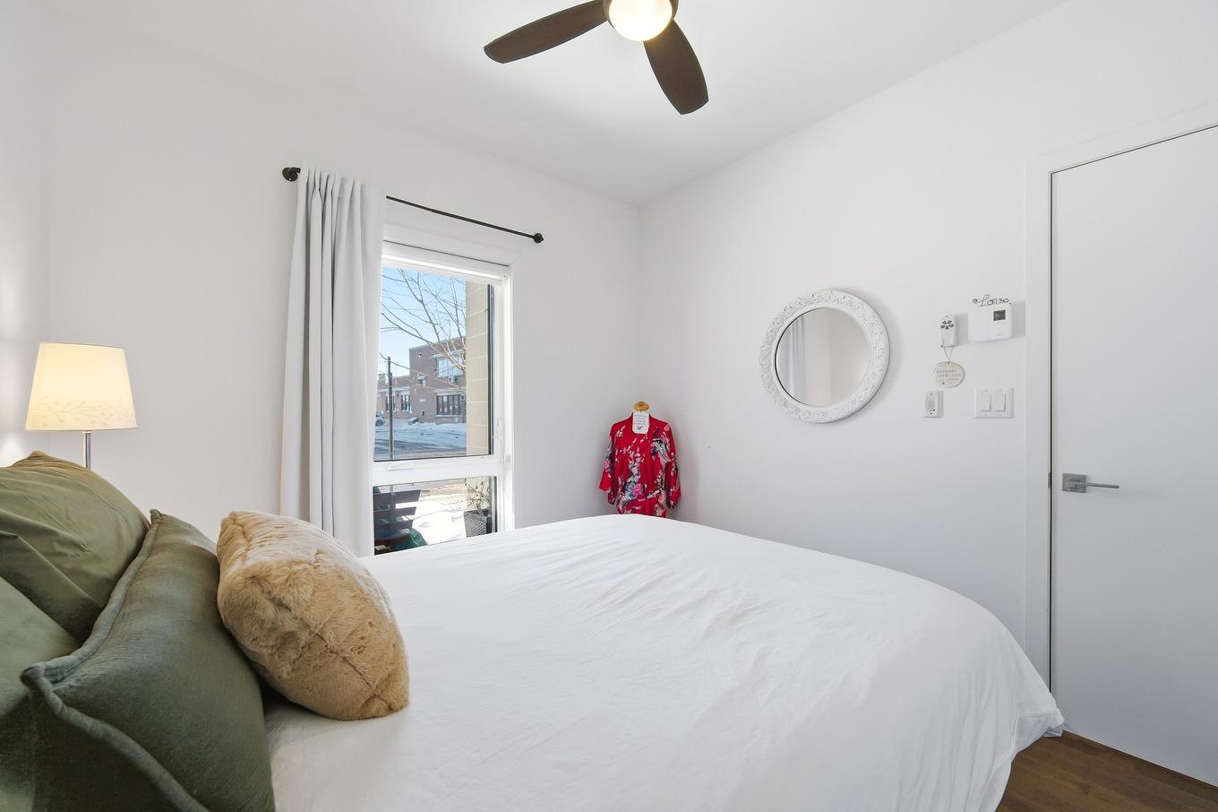 Primary bedroom - 112-5700 Rue Garnier, Montréal (Rosemont/La Petite-Patrie), QC - Indoor Photo Showing Bedroom