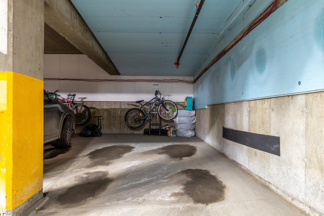 Garage - 112-5700 Rue Garnier, Montréal (Rosemont/La Petite-Patrie), QC - Indoor Photo Showing Garage