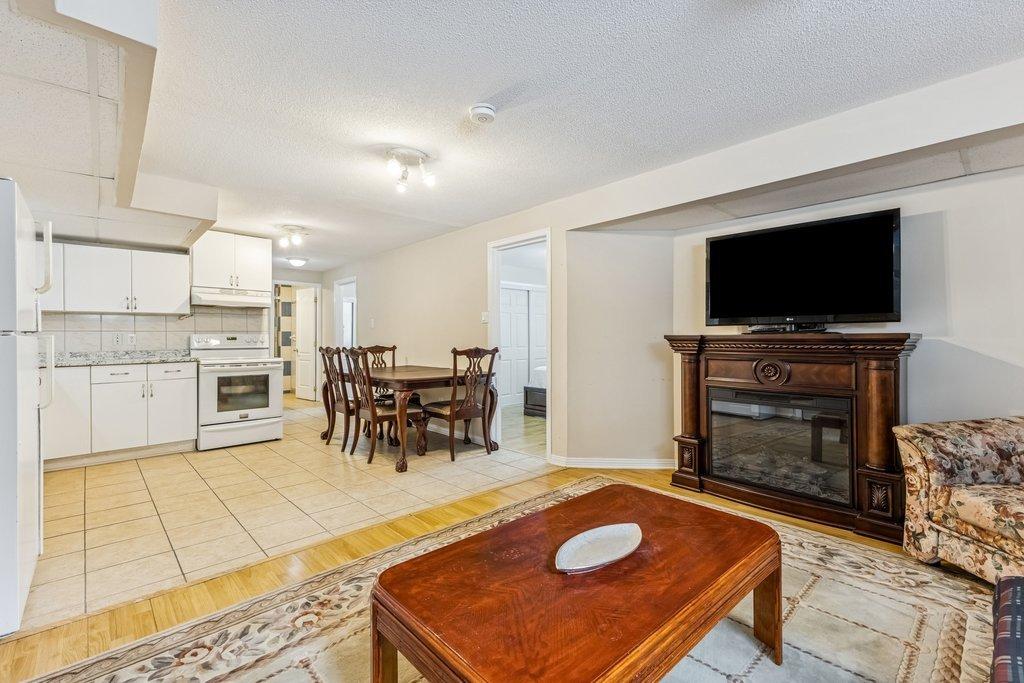 Intergenerational - 65 Rue Alphonse-Daudet, Gatineau (Aylmer), QC - Indoor With Fireplace