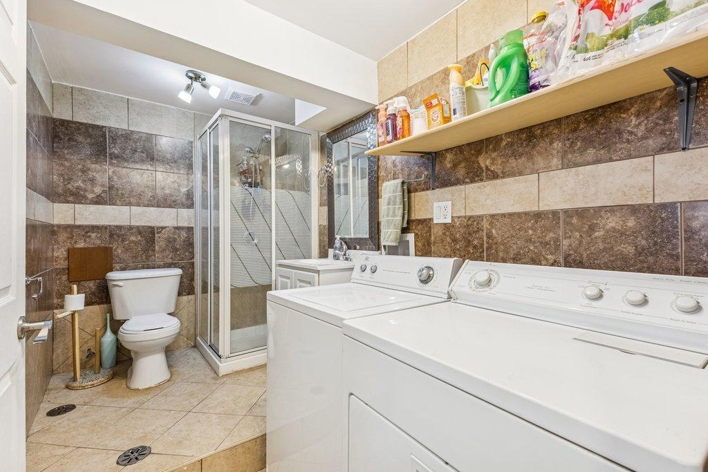 Intergenerational - 65 Rue Alphonse-Daudet, Gatineau (Aylmer), QC - Indoor Photo Showing Laundry Room