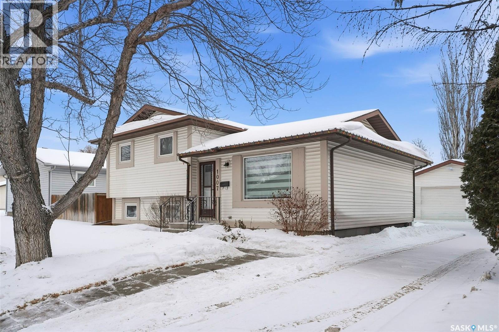 1007 Kingsmere Boulevard, Saskatoon, SK - Outdoor