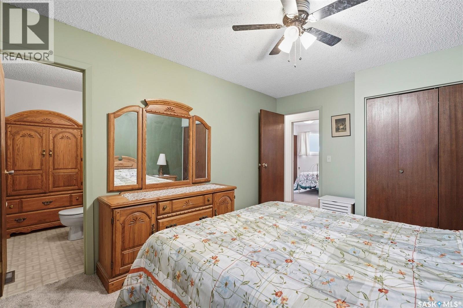 1007 Kingsmere Boulevard, Saskatoon, SK - Indoor Photo Showing Bedroom