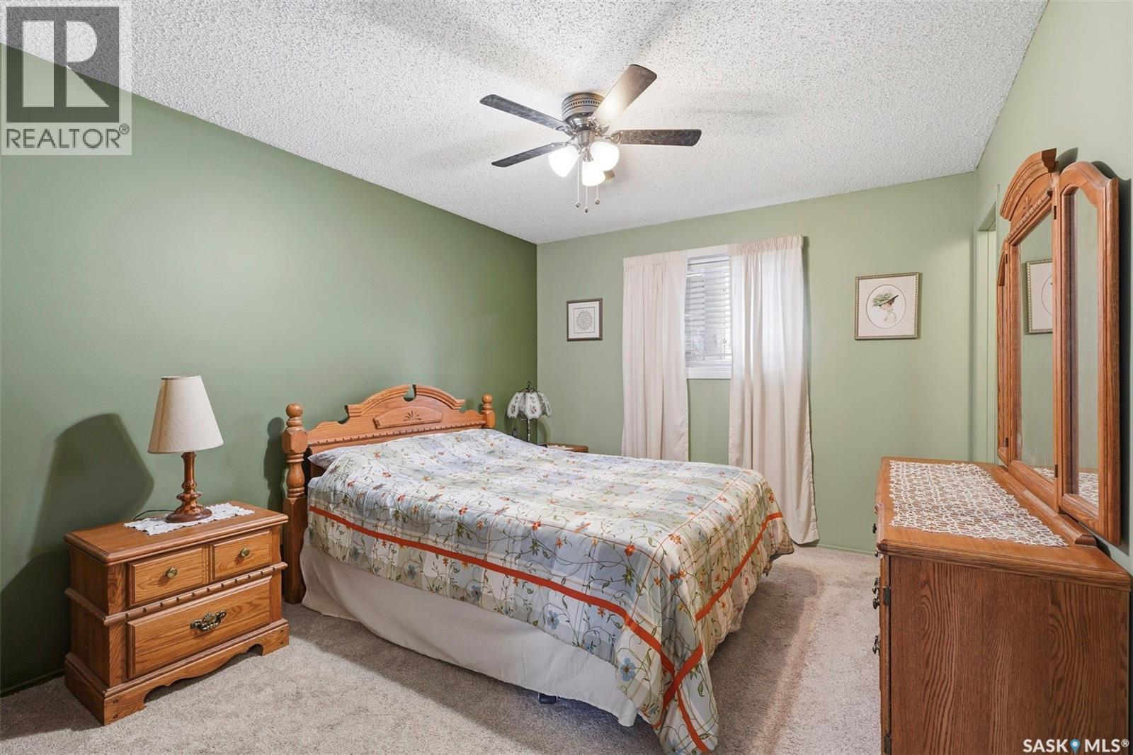 1007 Kingsmere Boulevard, Saskatoon, SK - Indoor Photo Showing Bedroom