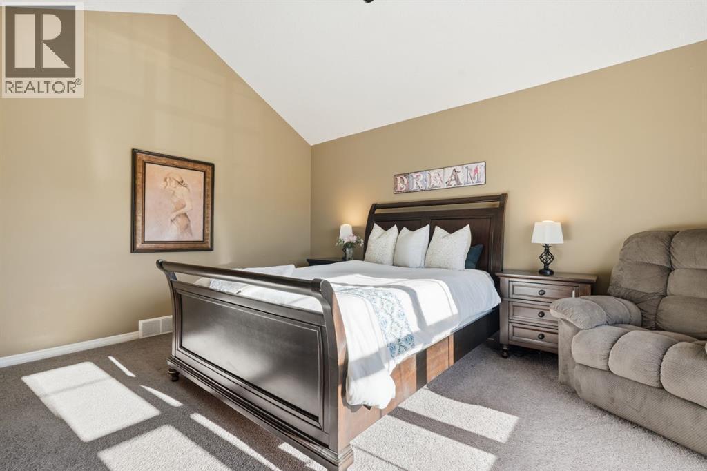 166 Cranridge Terrace Se, Calgary, AB - Indoor Photo Showing Bedroom