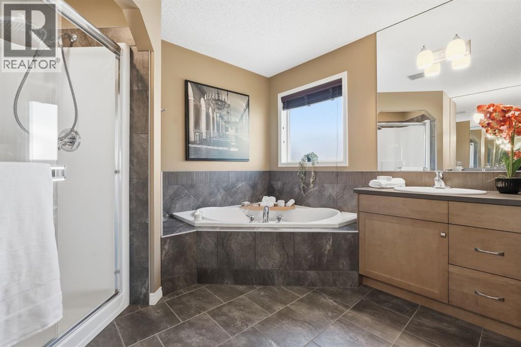 166 Cranridge Terrace Se, Calgary, AB - Indoor Photo Showing Bathroom