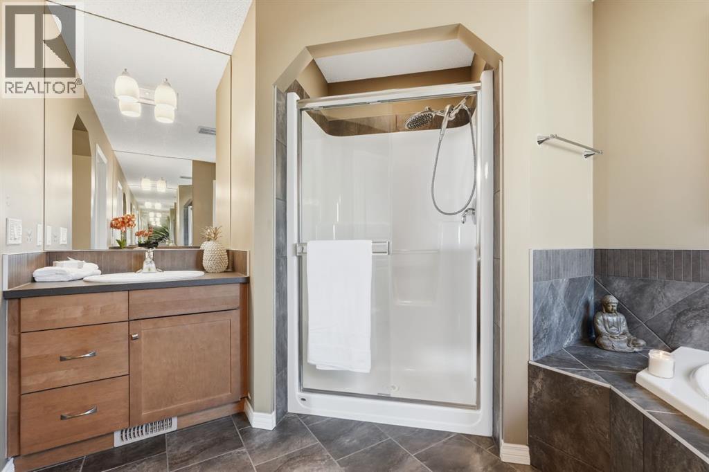 166 Cranridge Terrace Se, Calgary, AB - Indoor Photo Showing Bathroom