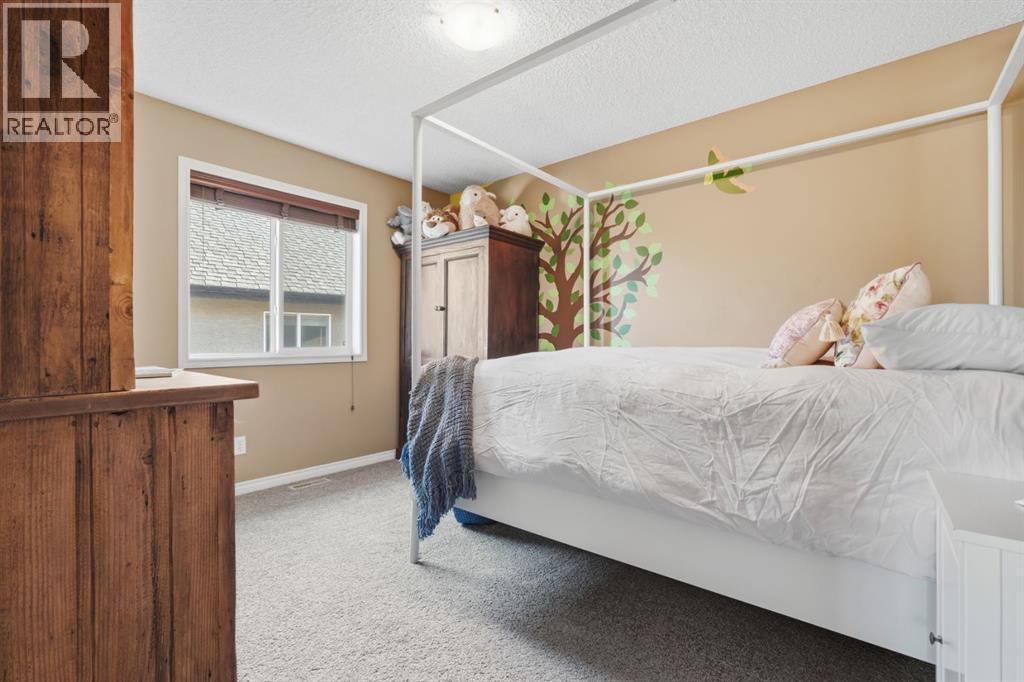 166 Cranridge Terrace Se, Calgary, AB - Indoor Photo Showing Bedroom