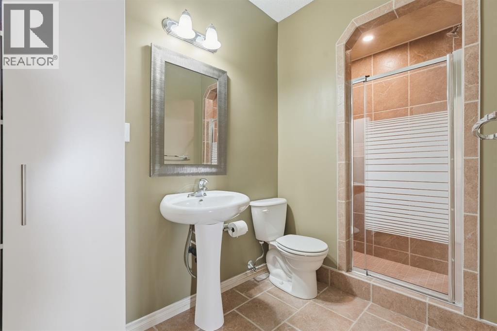 166 Cranridge Terrace Se, Calgary, AB - Indoor Photo Showing Bathroom