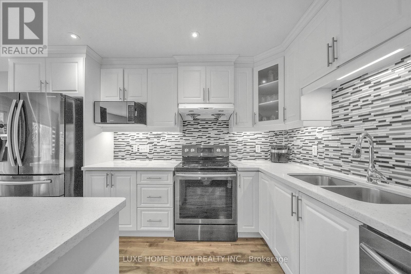 130 Adler Drive, Cambridge, ON - Indoor Photo Showing Kitchen With Double Sink With Upgraded Kitchen