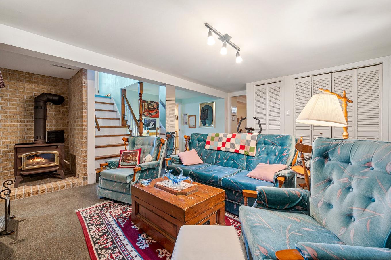 Salle familiale - 3005 Rue Sicotte, Saint-Hyacinthe, QC - Indoor Photo Showing Living Room With Fireplace