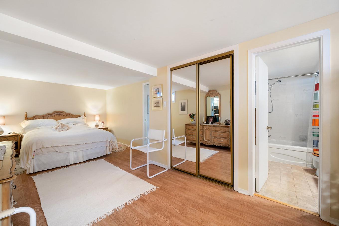 Chambre à coucher - 3005 Rue Sicotte, Saint-Hyacinthe, QC - Indoor Photo Showing Bedroom