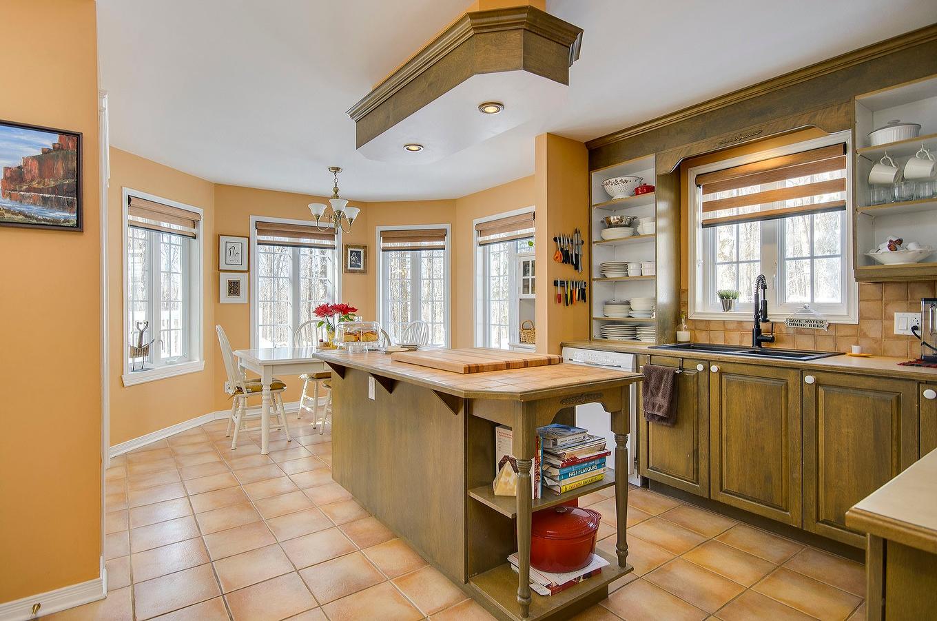 Kitchen - 725 Ch. Du Boisé, Sutton, QC - Indoor