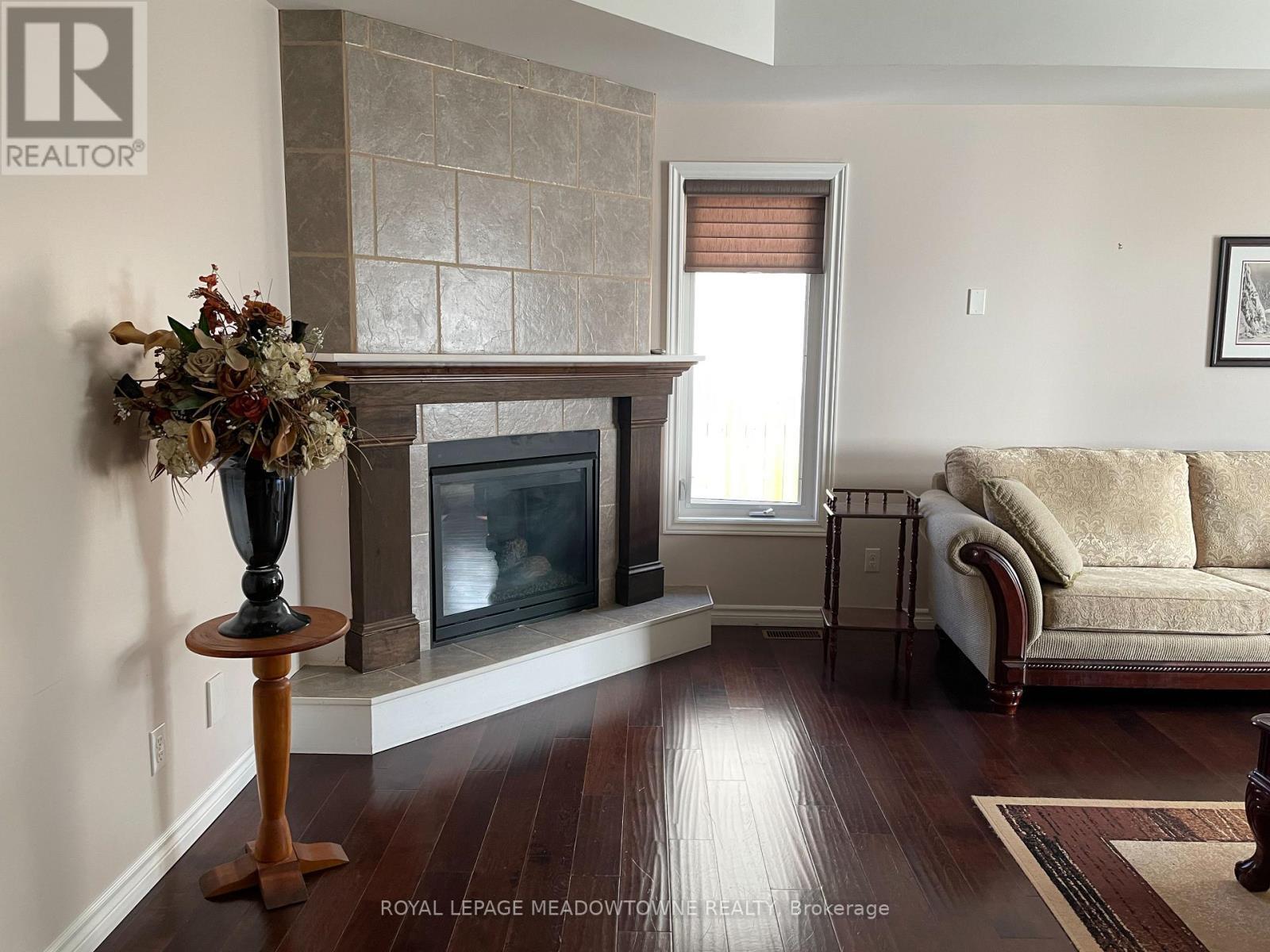 237 2Nd Avenue, Hanover, ON - Indoor Photo Showing Living Room With Fireplace