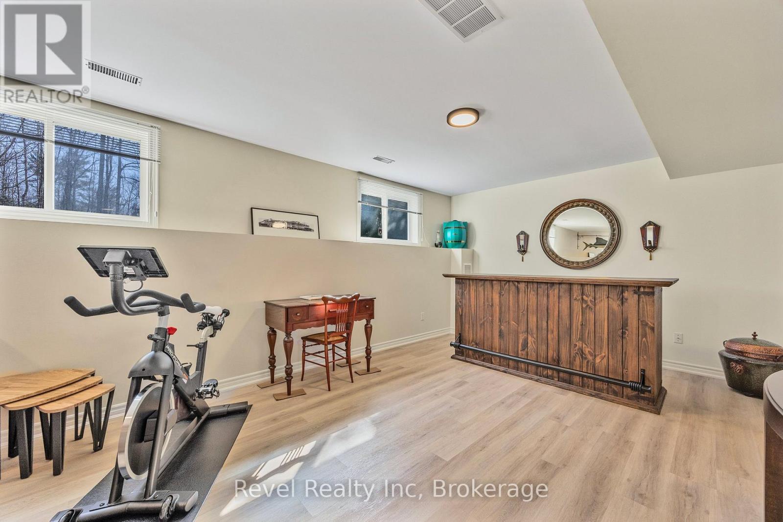 89 Trout Lane, Tiny, ON - Indoor