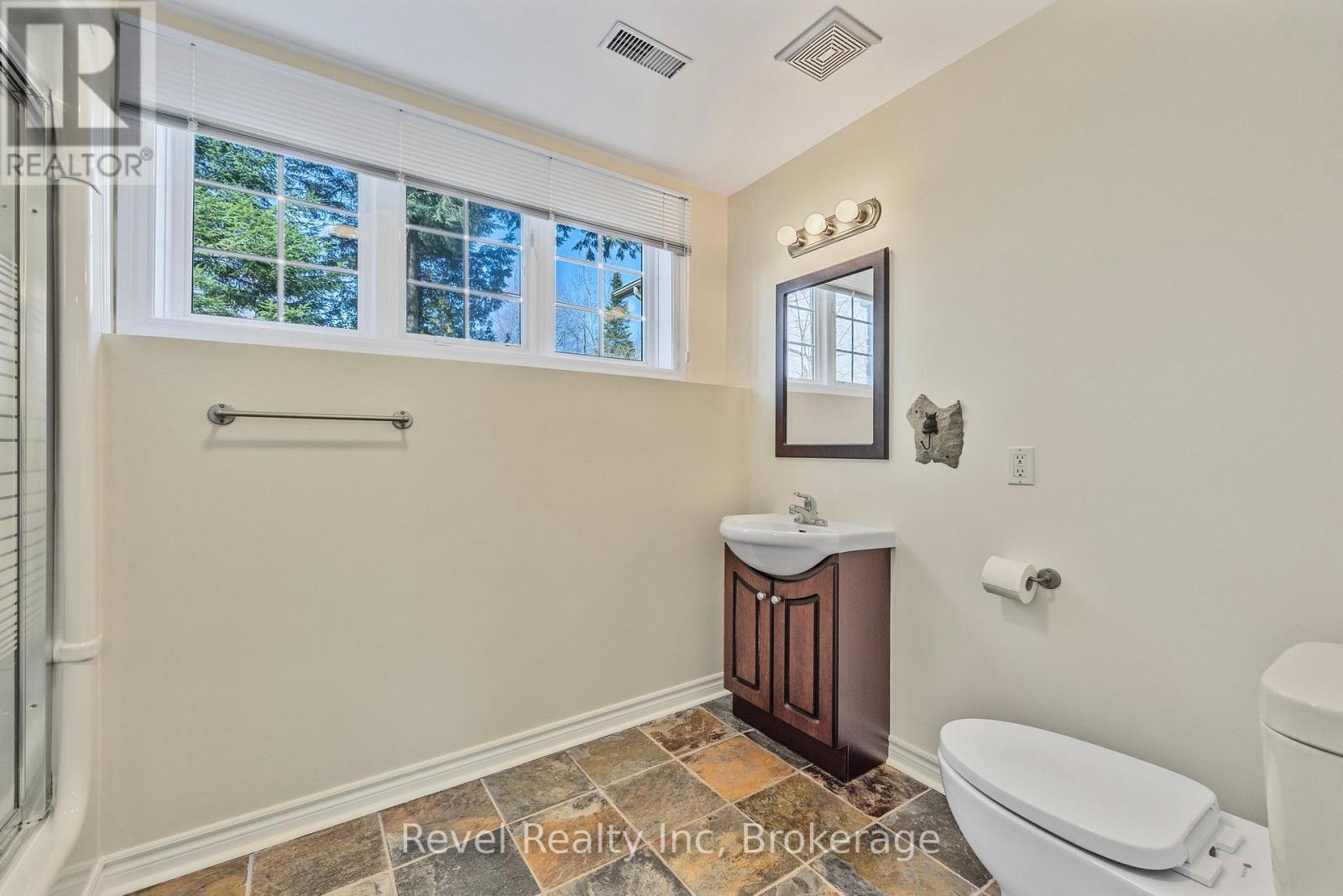 89 Trout Lane, Tiny, ON - Indoor Photo Showing Bathroom
