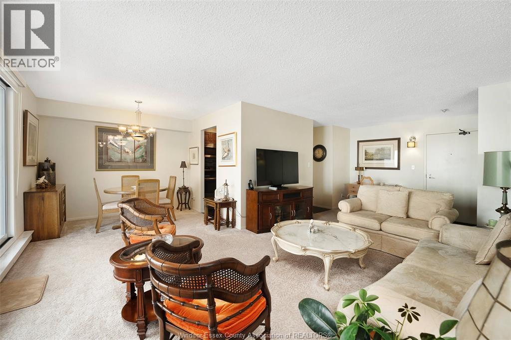 9099 Riverside Drive East Unit# E1017, Windsor, ON - Indoor Photo Showing Living Room