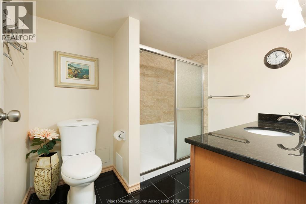9099 Riverside Drive East Unit# E1017, Windsor, ON - Indoor Photo Showing Bathroom