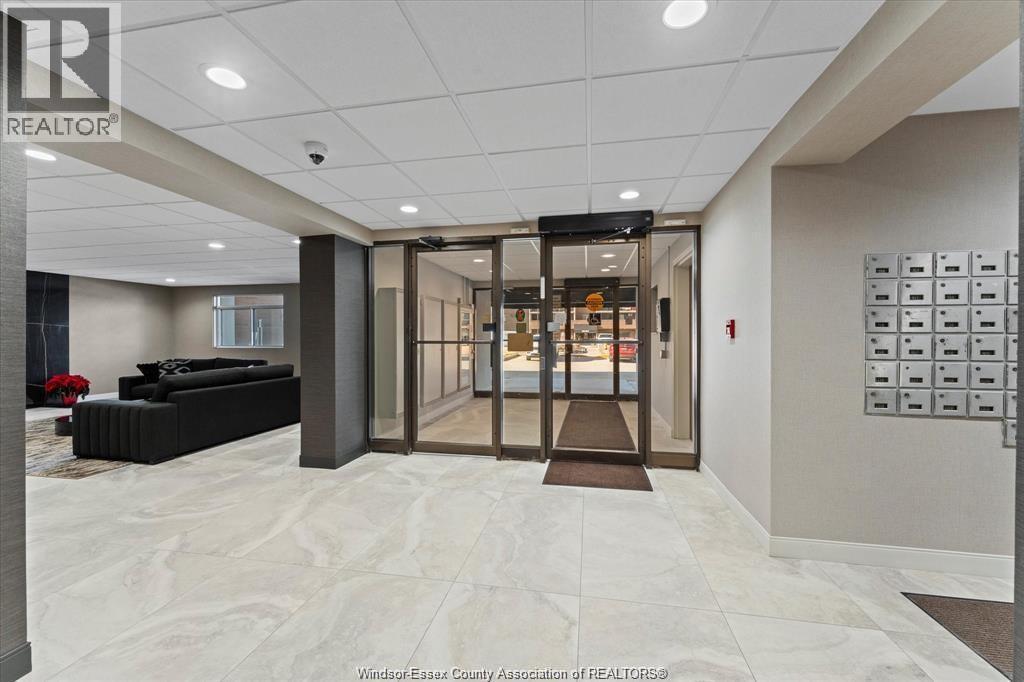 9099 Riverside Drive East Unit# E1017, Windsor, ON - Indoor Photo Showing Other Room