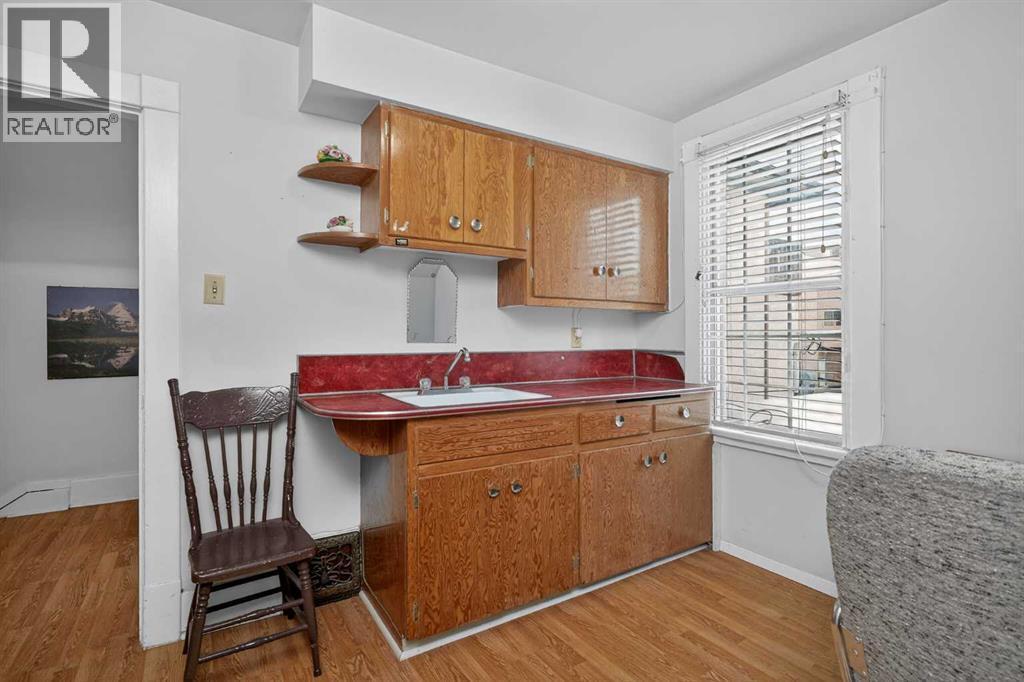 1720 11 Avenue Sw, Calgary, AB - Indoor Photo Showing Other Room