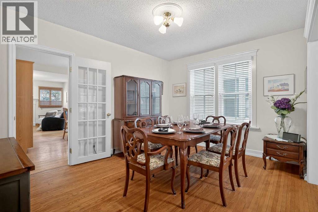 1720 11 Avenue Sw, Calgary, AB - Indoor Photo Showing Dining Room