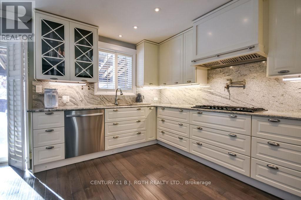 5 Claire Drive, Barrie, ON - Indoor Photo Showing Kitchen With Upgraded Kitchen