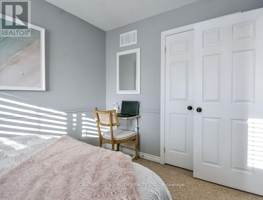 5 Claire Drive, Barrie, ON - Indoor Photo Showing Bedroom