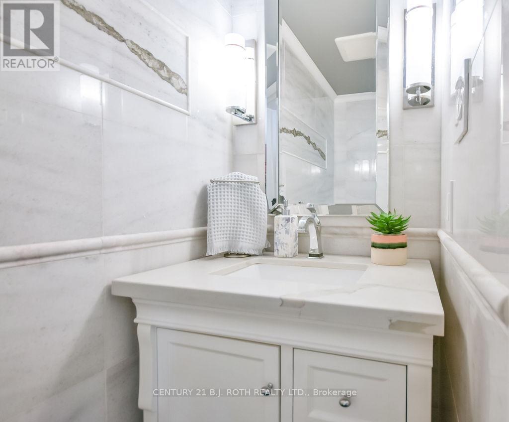 5 Claire Drive, Barrie, ON - Indoor Photo Showing Bathroom