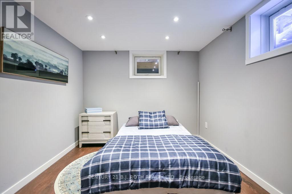 5 Claire Drive, Barrie, ON - Indoor Photo Showing Bedroom