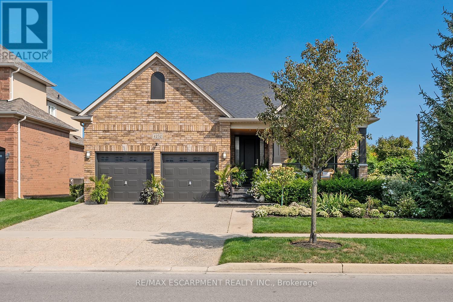 4252 Sarazen Drive, Burlington, ON - Outdoor