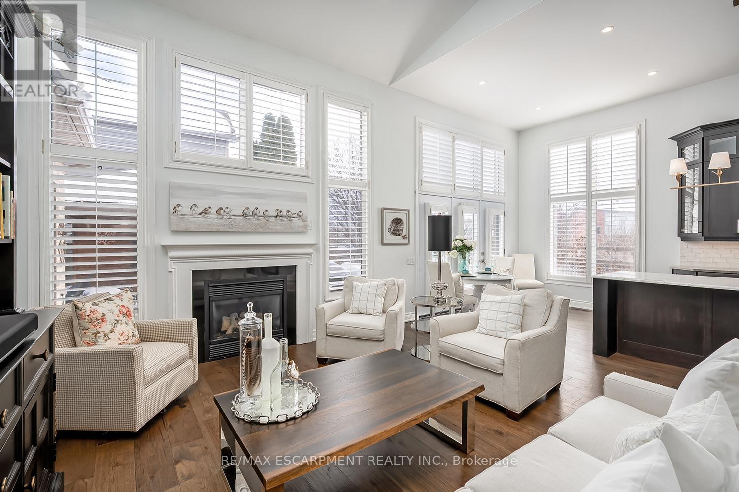 4252 Sarazen Drive, Burlington, ON - Indoor Photo Showing Living Room With Fireplace