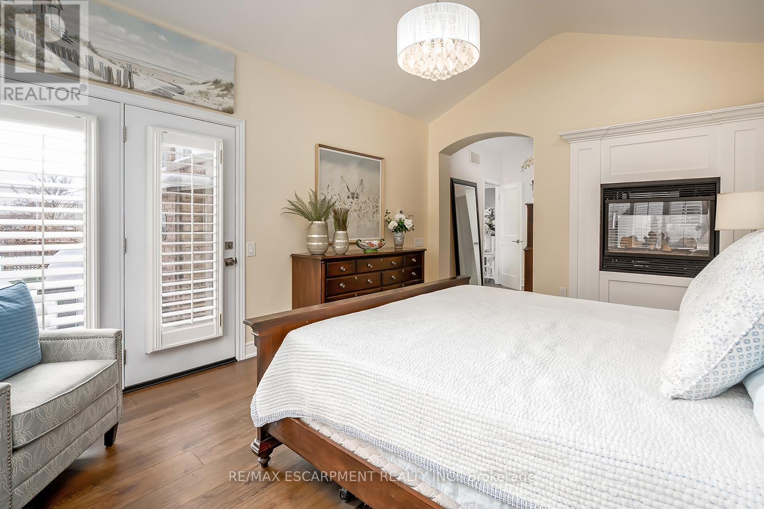 4252 Sarazen Drive, Burlington, ON - Indoor Photo Showing Bedroom