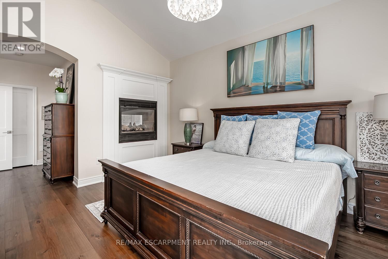 4252 Sarazen Drive, Burlington, ON - Indoor Photo Showing Bedroom