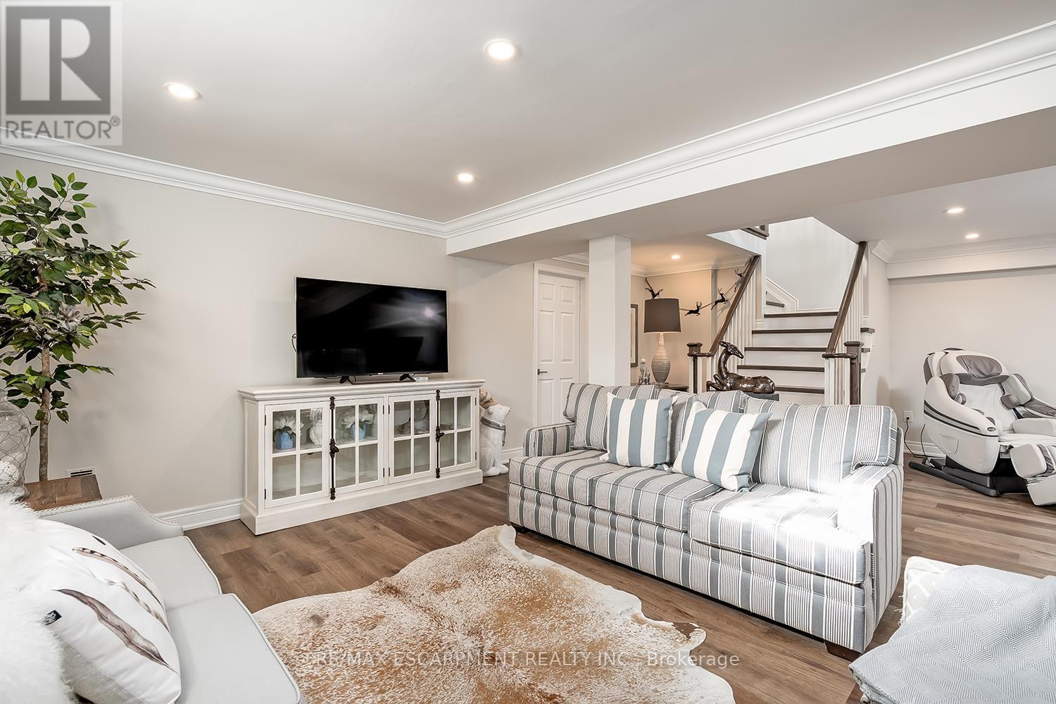 4252 Sarazen Drive, Burlington, ON - Indoor Photo Showing Living Room