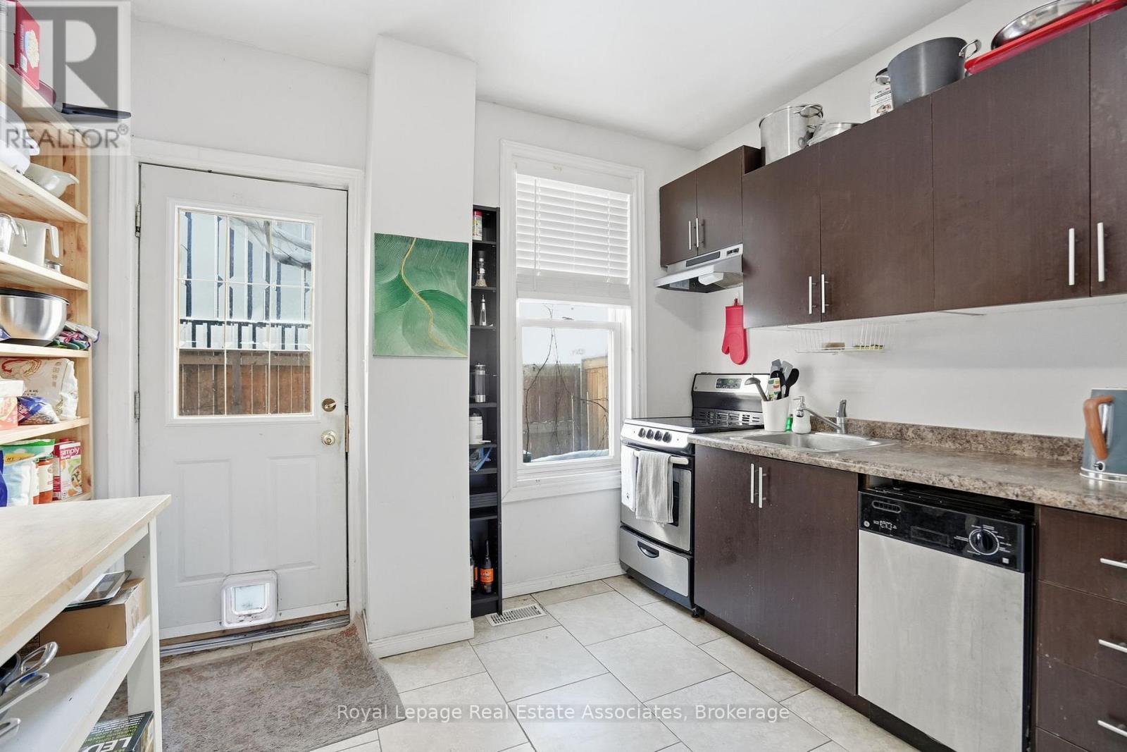 51 Wellington Street N, Hamilton, ON - Indoor Photo Showing Kitchen