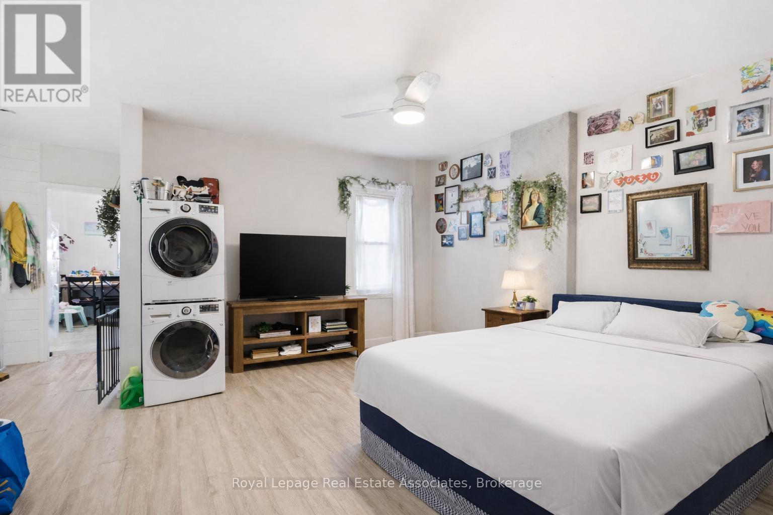 51 Wellington Street N, Hamilton, ON - Indoor Photo Showing Bedroom