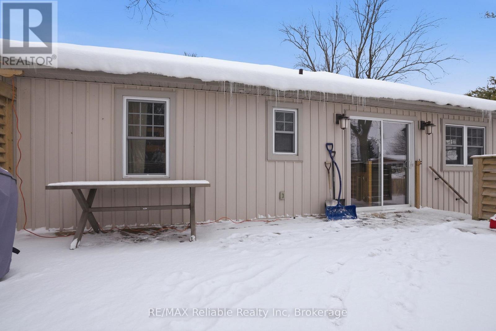 deck/ back of home - 116 Oxford Street, Goderich (Goderich (Town)), ON - Outdoor