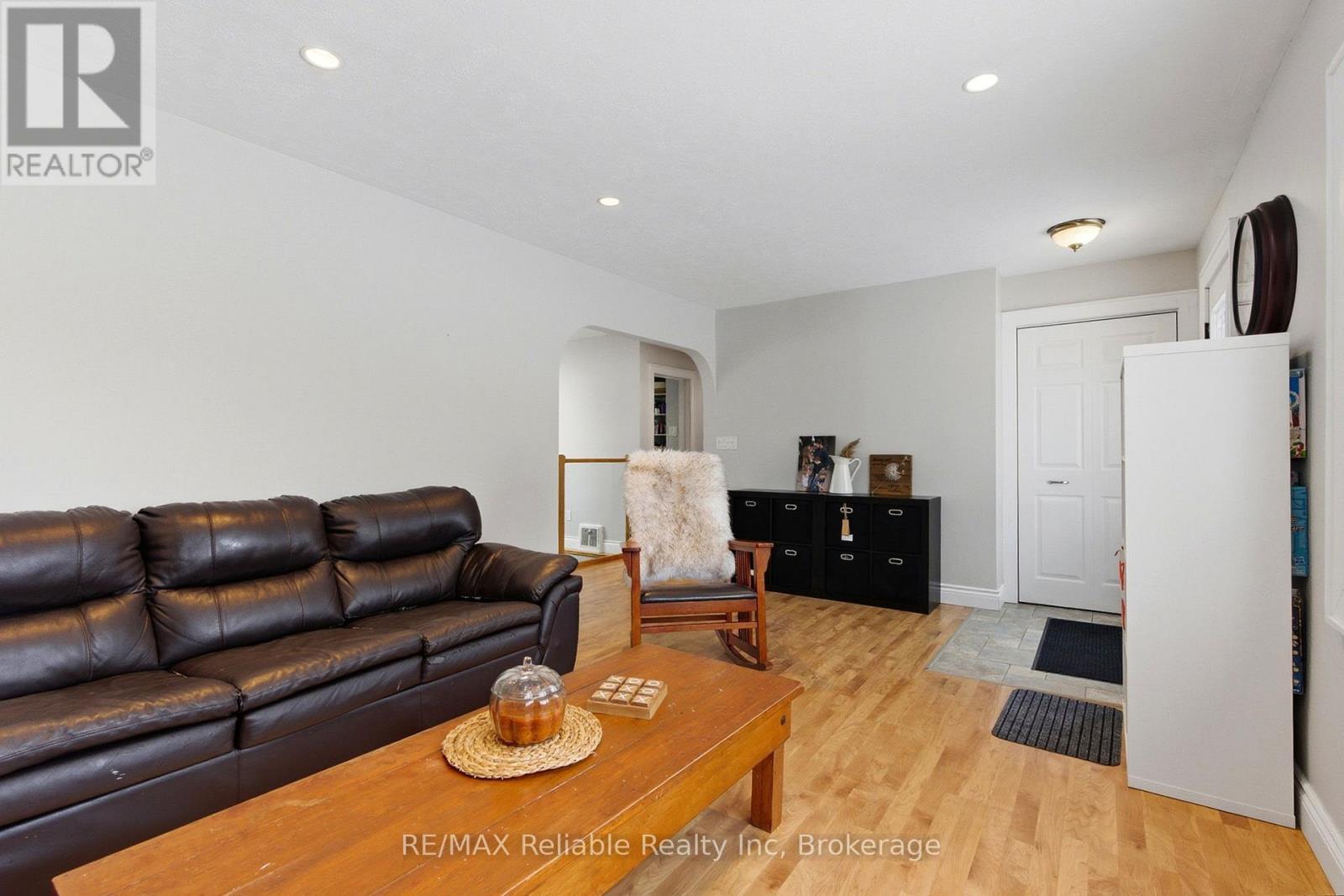 Living room - 116 Oxford Street, Goderich (Goderich (Town)), ON - Indoor Photo Showing Living Room
