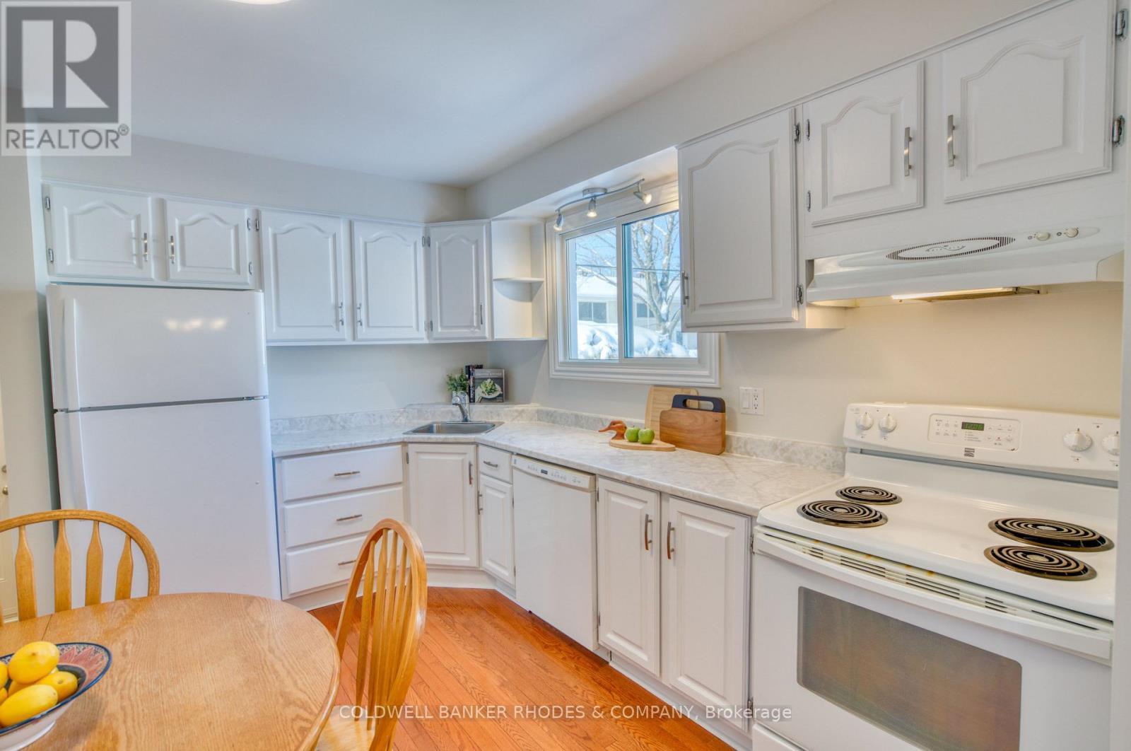 1947 Conrad Avenue, Ottawa, ON - Indoor Photo Showing Kitchen