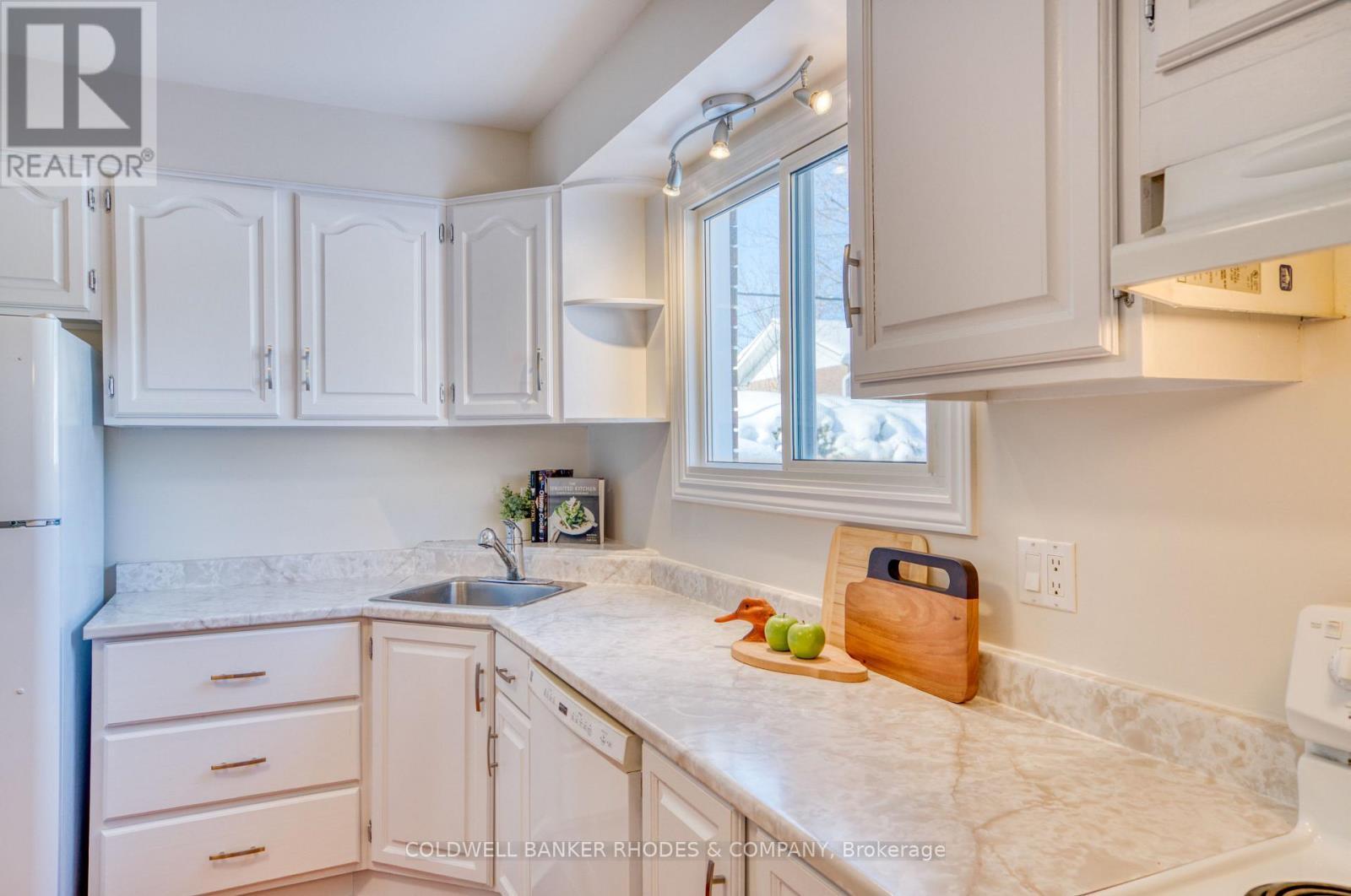 1947 Conrad Avenue, Ottawa, ON - Indoor Photo Showing Kitchen